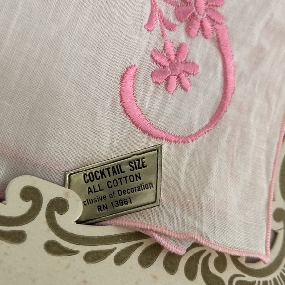 vintage initialed (G) handkerchief, linen handkerchief, vintage, original box - Picture 5 of 7